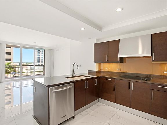 5th image of 1350 Main St Unit 707