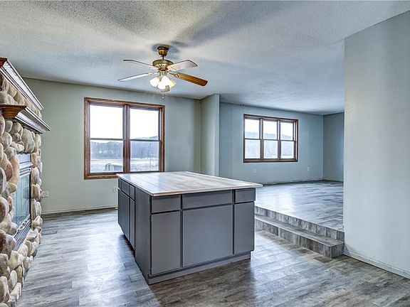 4th image of 1474 E 560th Ave