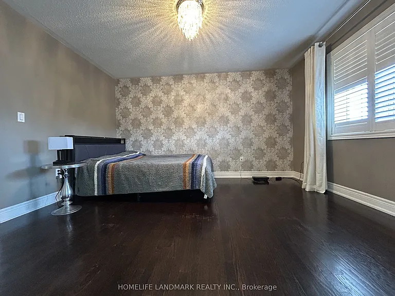 3484 Eglinton Ave W — Photo 16