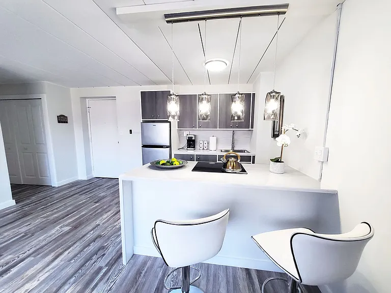 Shorewood Apartments — Photo 5