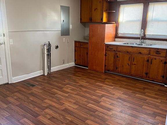 4th image of 2506 Richard St