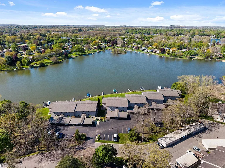 4960 Lake Point Dr — Photo 33