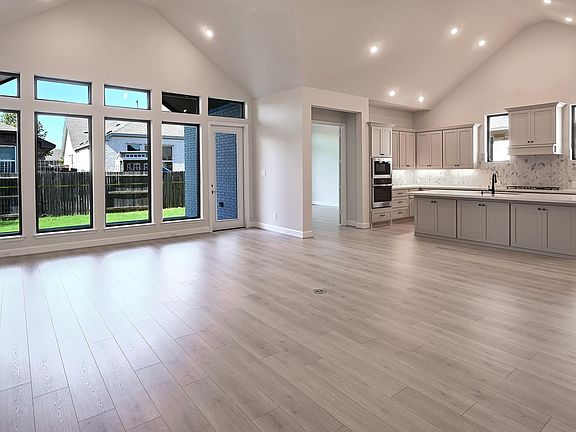 3rd image of 375 Borchers Boulevard