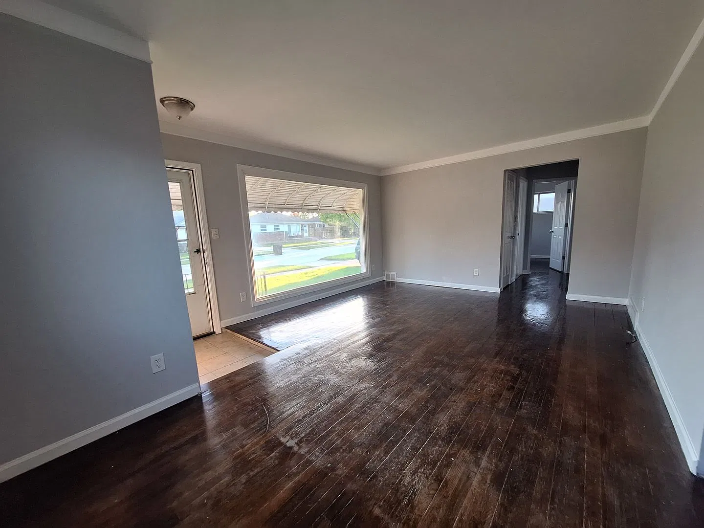 Welcome home!! Well maintained 3 bedroom ranch — Photo 2