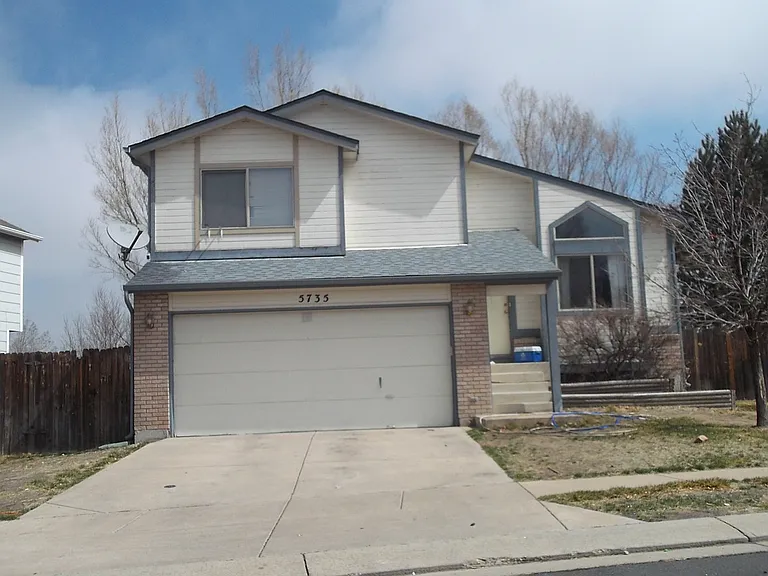 5735 Grapevine Dr — Photo 1