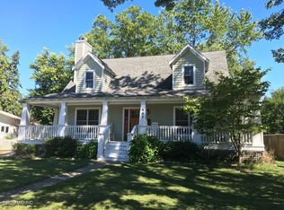407 S Elm St, Three Oaks, MI 49128