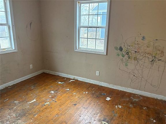 3rd image of 117 Manning St
