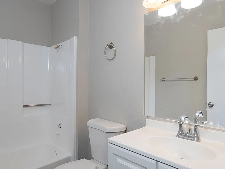 Madison Court Apartments — Photo 18