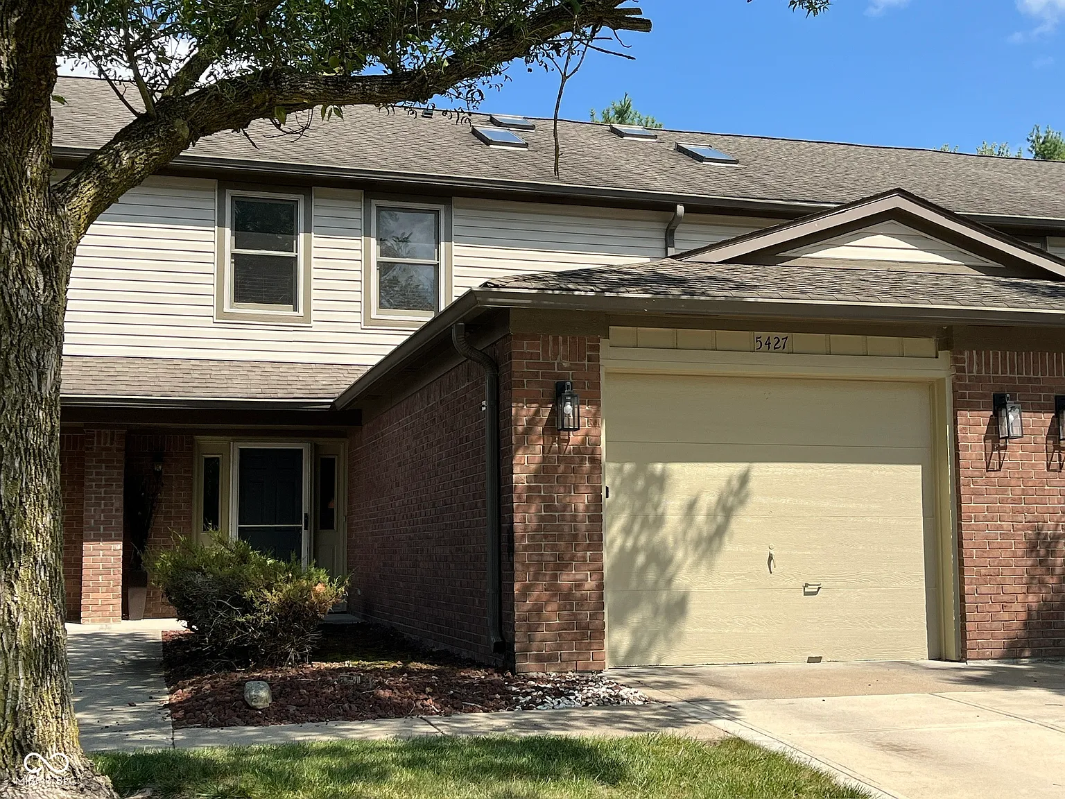 5427 Bay Harbor Dr photo 1