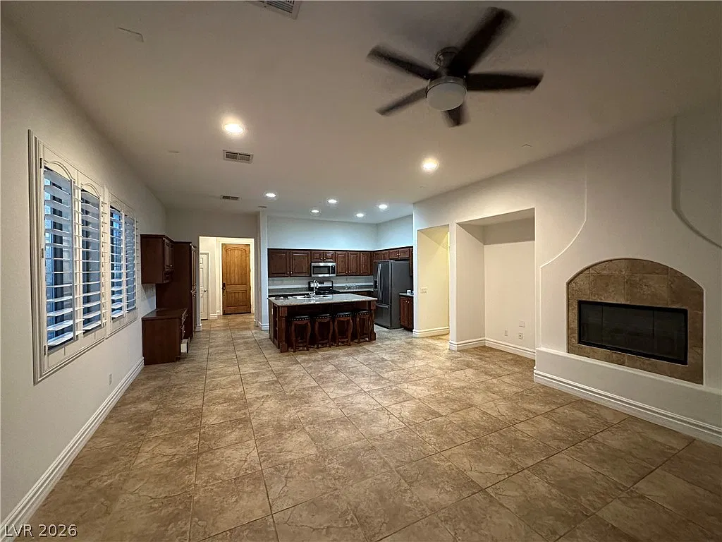 4 bed, 3.0 bath, 1720 sqft, $2,350 — Photo 3