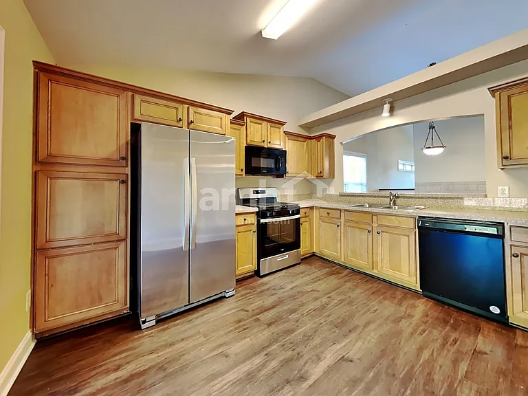 414 Arrowhead Trl — Photo 3