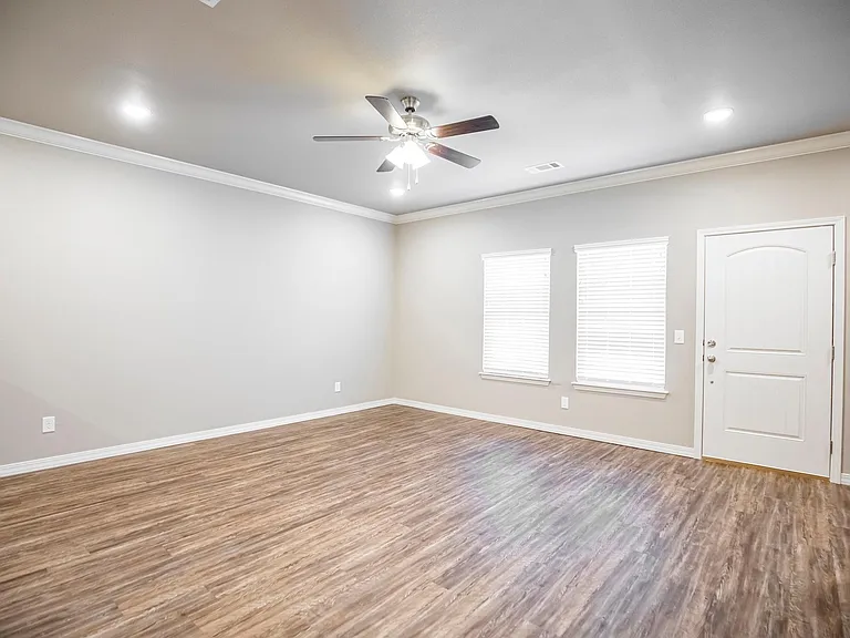 101 N Allen St — Photo 16