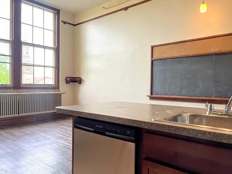 257 Lafayette Ave — Photo 4