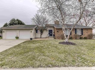 401 Crown Point Dr, Sherman, IL 62684