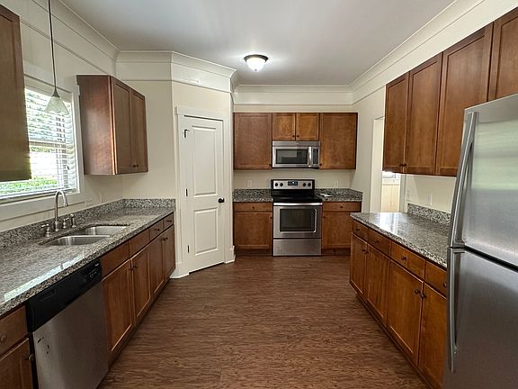5th image of 340 Ridge Pointe Dr