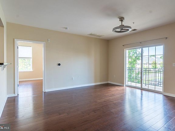 3rd image of 1128 Halifax Pl