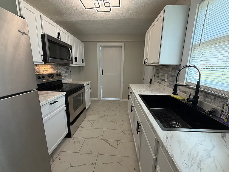 530 N Broadway St — Photo 5