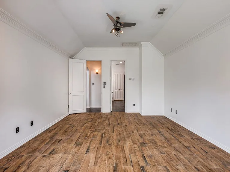 4684 Old Pond Dr — Photo 6
