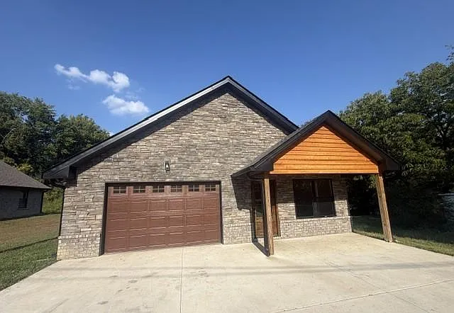 110 Hooper Dr