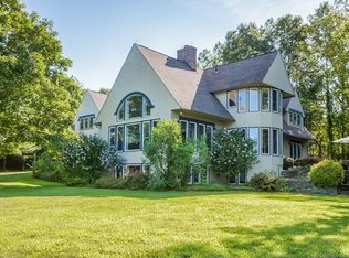 7 Metacom Dr, Simsbury, CT 06070