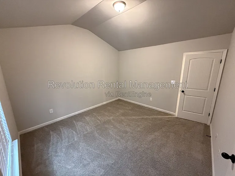 1009 Fable Ln — Photo 11