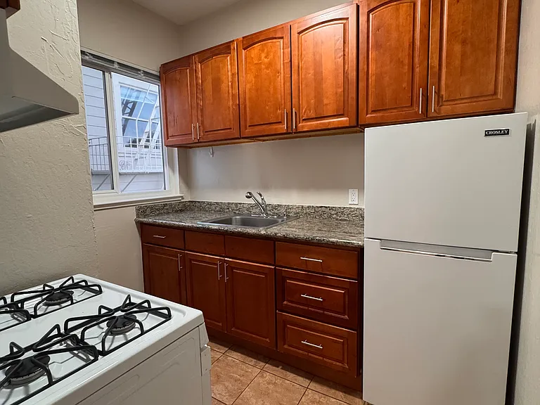 1350 Washington Street — Photo 16