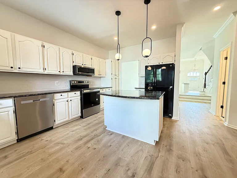 14604 Woodgate Manor Cir — Photo 12