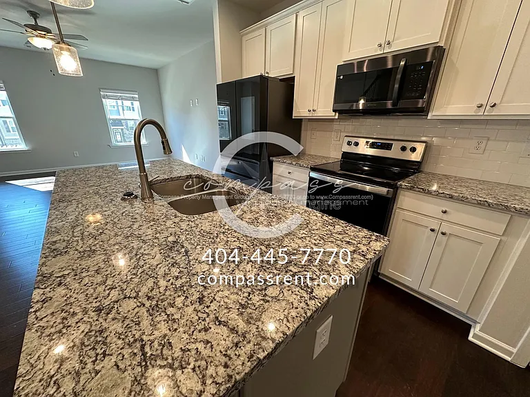 3523 Hedgeway Ln NW — Photo 9