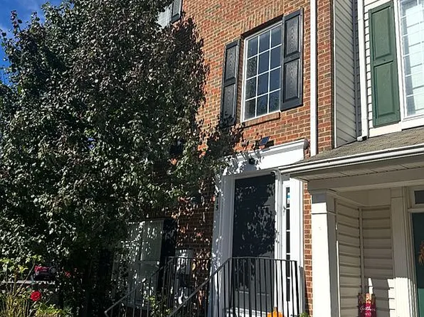 215 Hamilton Ct, Stephens City, VA 22655
