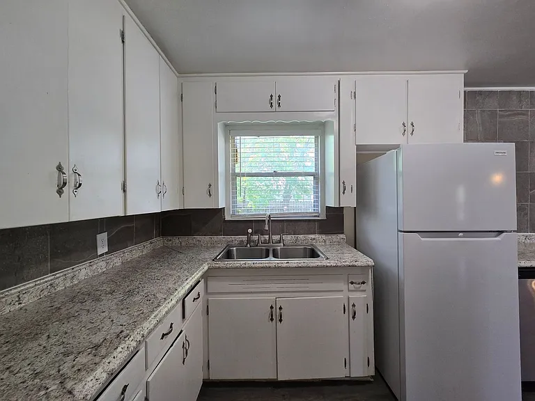 208 W Anderson Ave — Photo 6