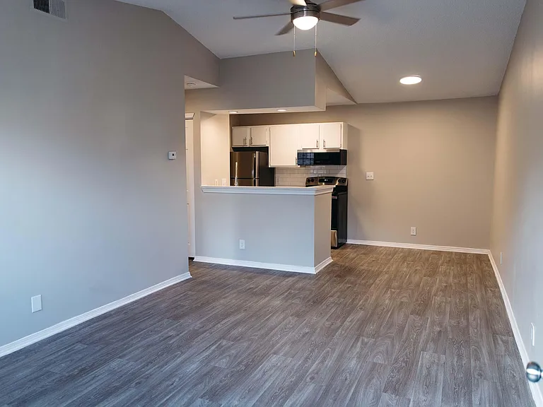 Summerfield Apartments — Photo 5