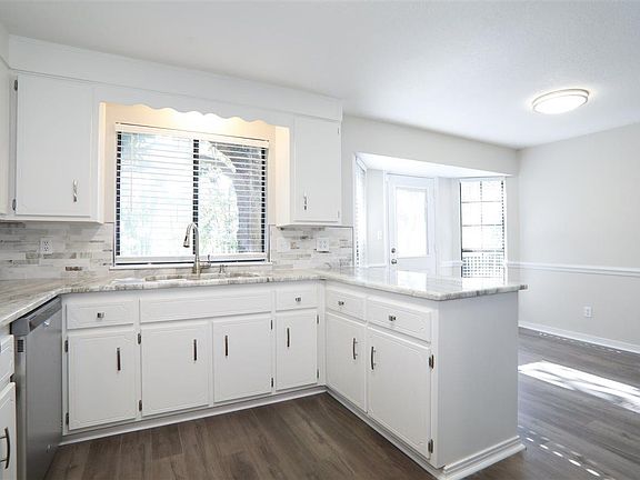 5th image of 8769 Meadowbrook Dr