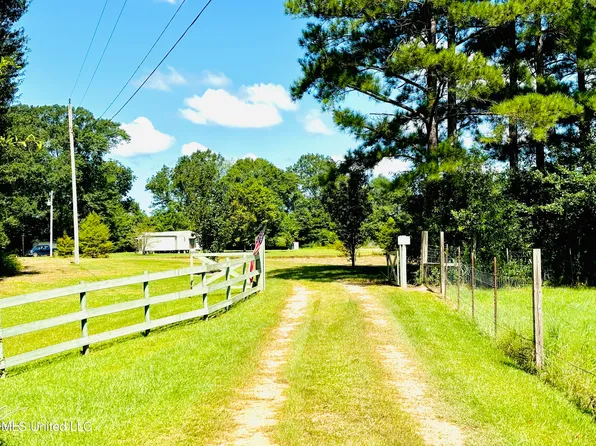 84 Moon Beam Rd, Poplarville, MS 39470
