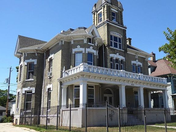 4th image of 920 Main STREET