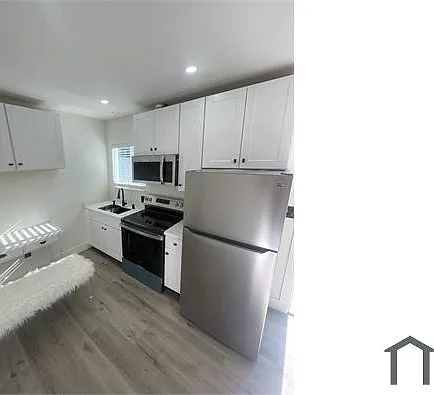 11726 Blythe St #B — Photo 15