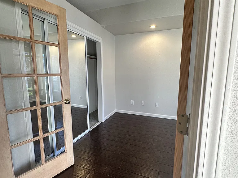 2221 Banbury Cir — Photo 14