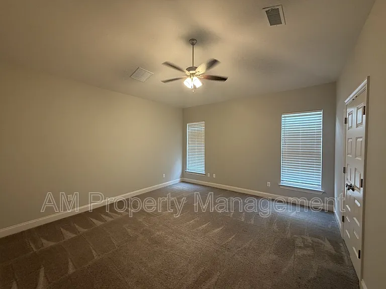 102 Ancona Ln — Photo 7
