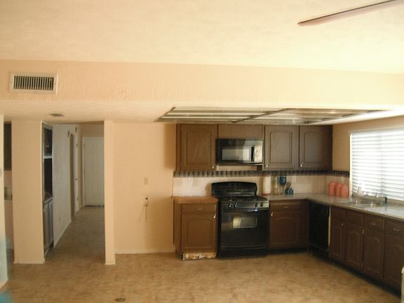 4th image of 705 Greenhill Ln
