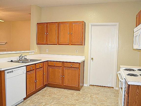 3rd image of 10817 Valley Dr