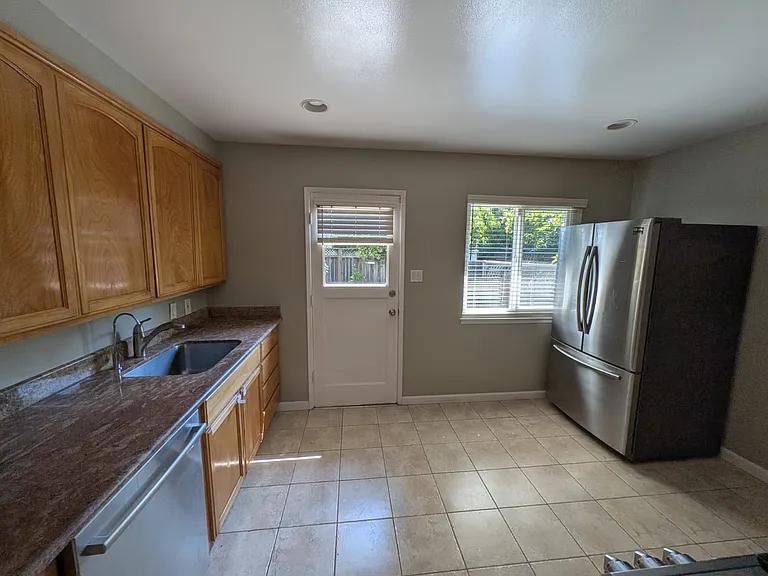 639 Azevedo Ct — Photo 38