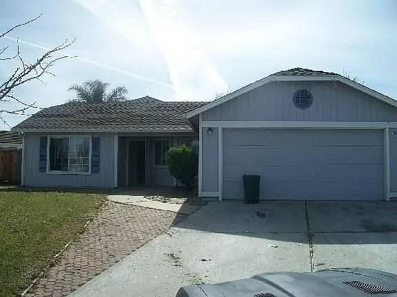 381 Howard Ct photo 1