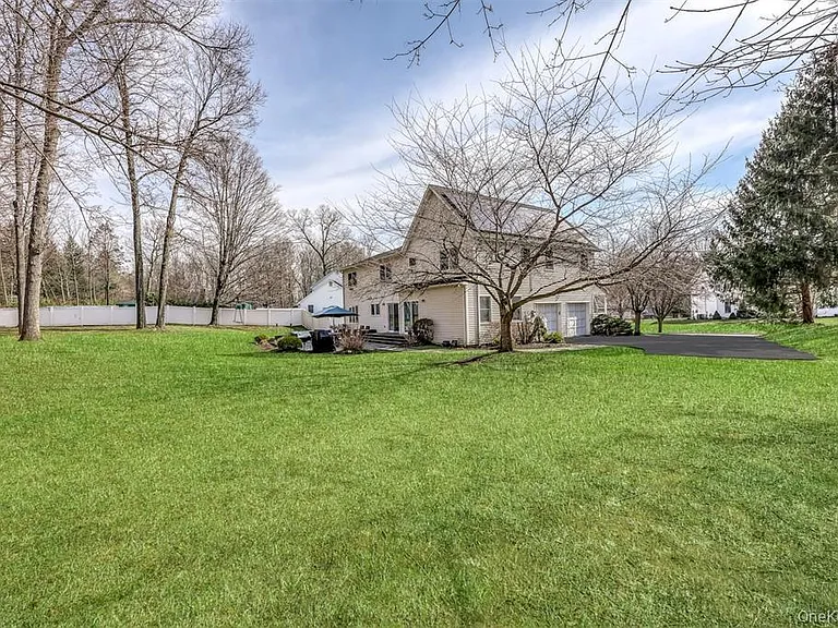 11 Mills Rd — Photo 3