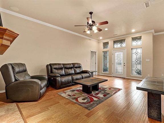 4th image of 1204 Churchill Dr