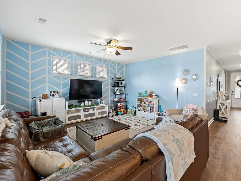 173 Greenwich Dr — Photo 13