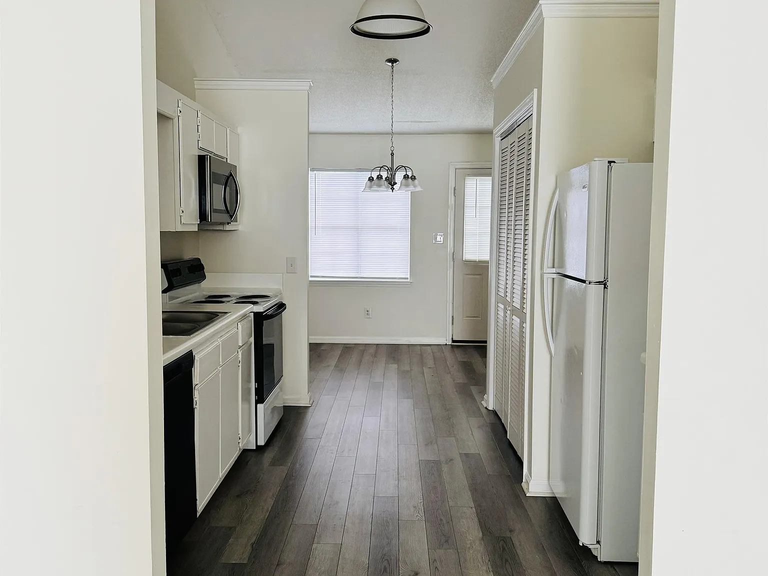 2607 Bluff View Drive - B — Photo 2