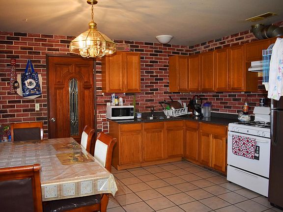 2nd image of 340 Tangerine Ave