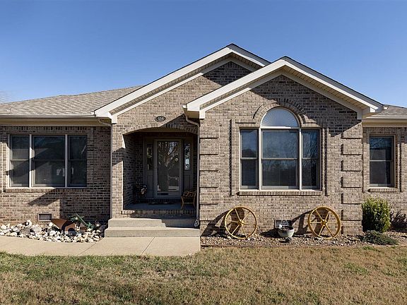 4th image of 154 Greyrock Dr