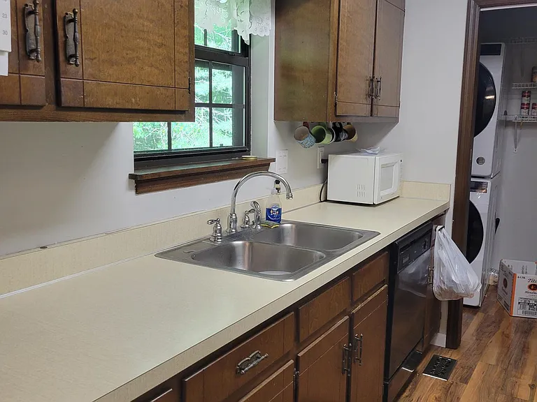 172 Saint George Dr — Photo 13