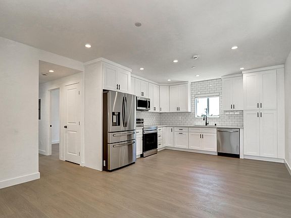 4th image of 644 Pier Ave #7