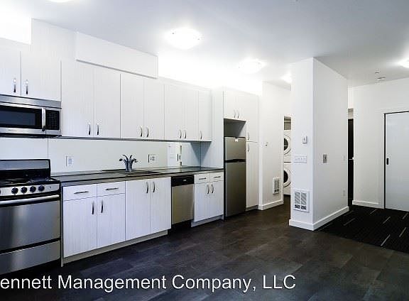 4th image of 877 E Park St APT 201